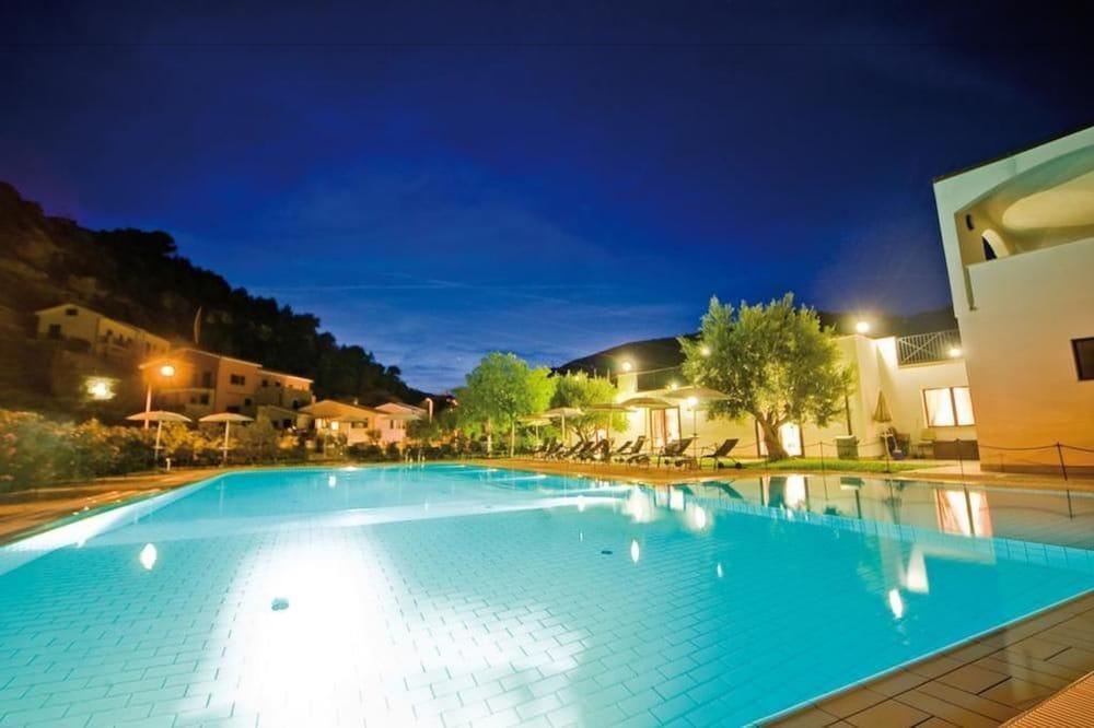 Castellaro Golf Resort Exterior photo