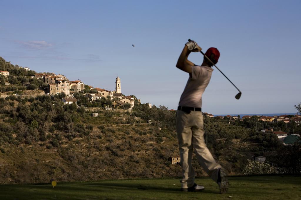 Castellaro Golf Resort Exterior photo