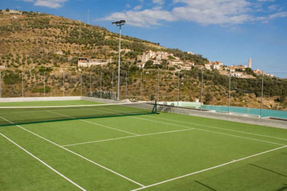 Castellaro Golf Resort Exterior photo