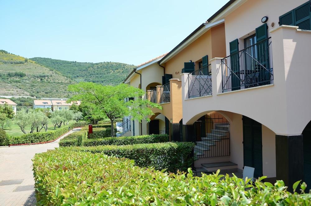 Castellaro Golf Resort Exterior photo