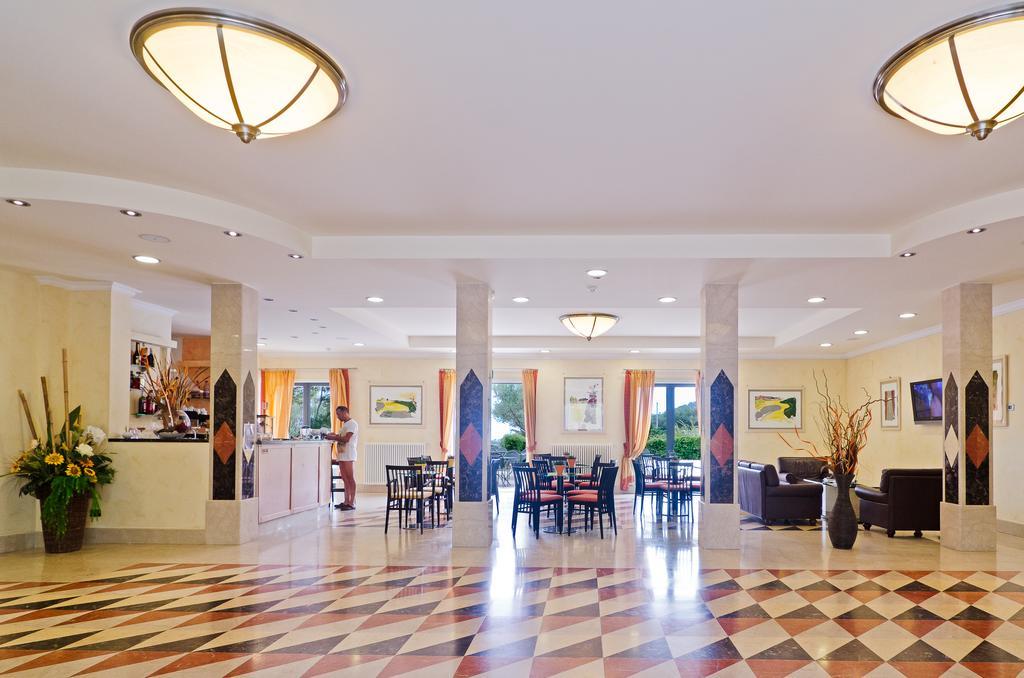 Castellaro Golf Resort Exterior photo
